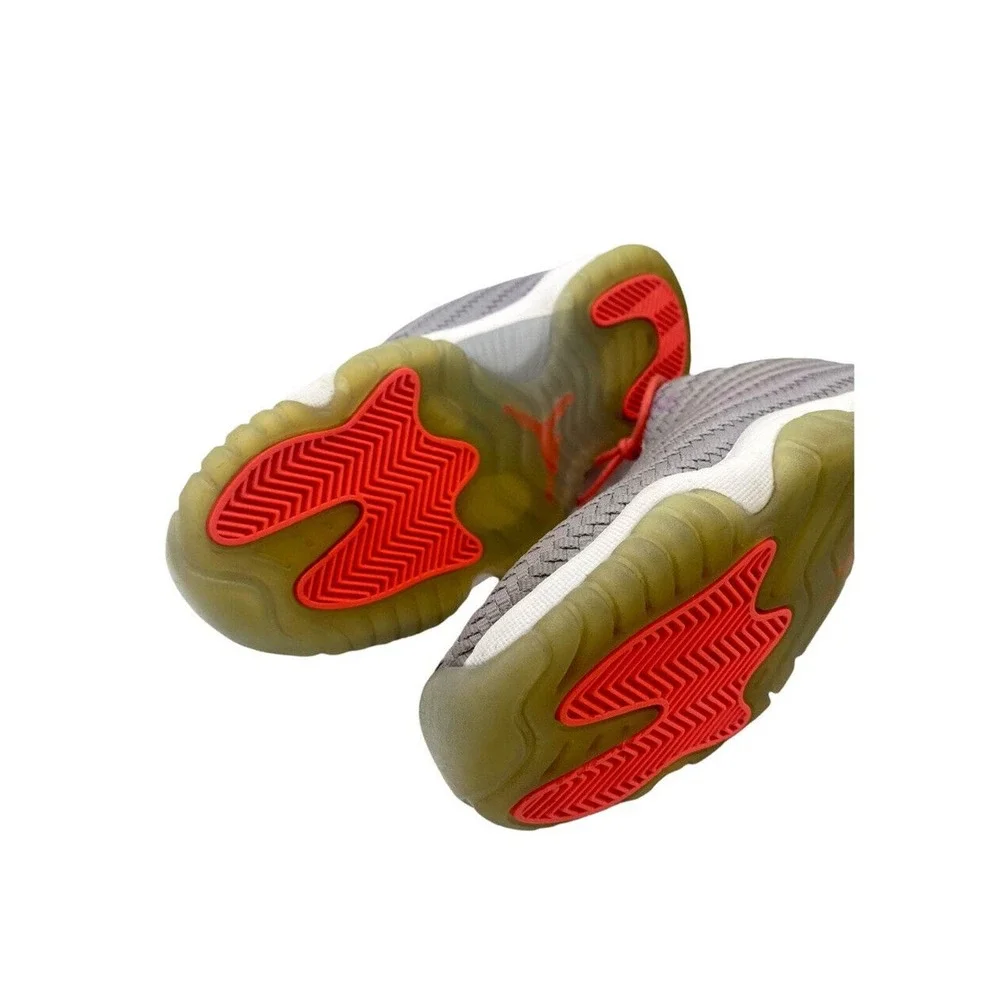 Nike Air Jordan Future Low BG GS Wolf Grey Infrared 23 White Size 6.5Y/ Sz 8 Wom